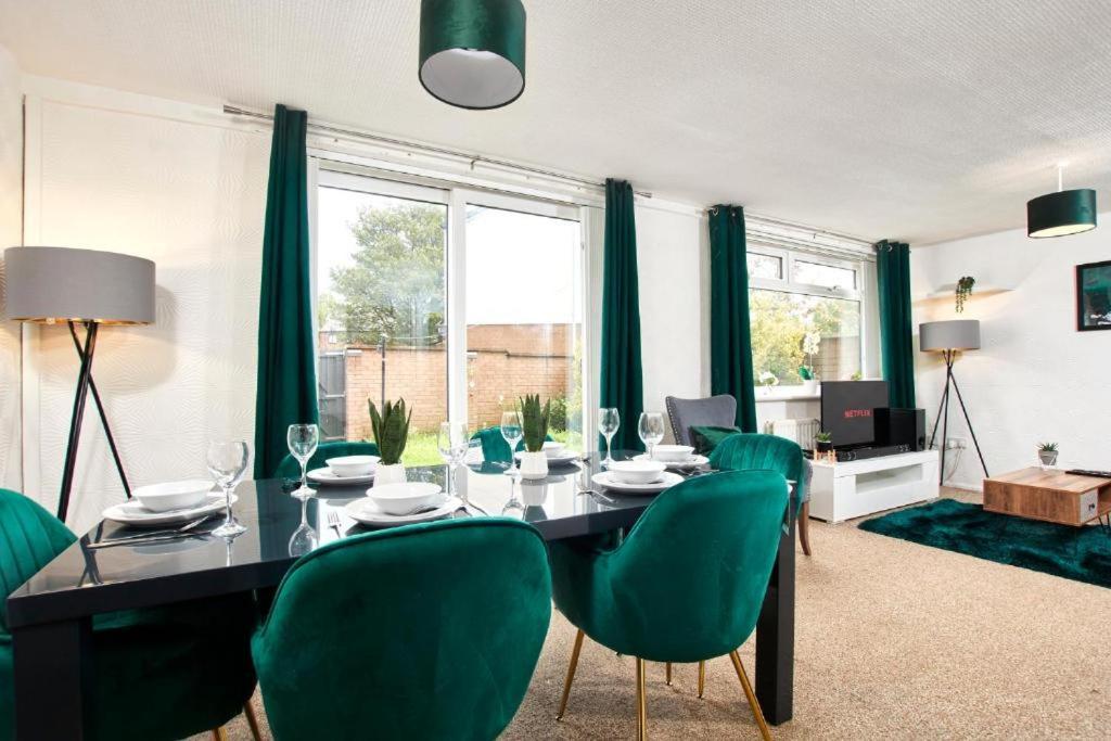 The Emerald House Of Manchester - Garden - Parking Экстерьер фото
